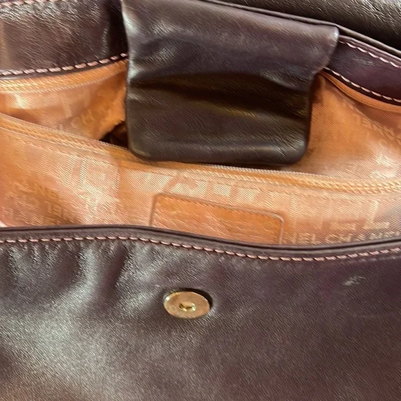 Chanel authentic vintage plum colored leather shoulder bag - Picture 7 of 16